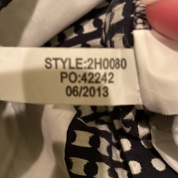 Vineyard Vines navy shorts with white polka dots - Picture 7 of 7